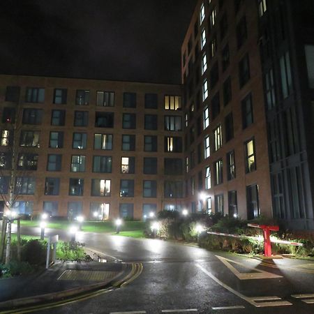 City Centre Apartment With Free Parking, 2 Bathrooms, Netflix And Wifi - Suitable For Contractors And Families - By Noor Luxury Accommodations Birmingham Bagian luar foto