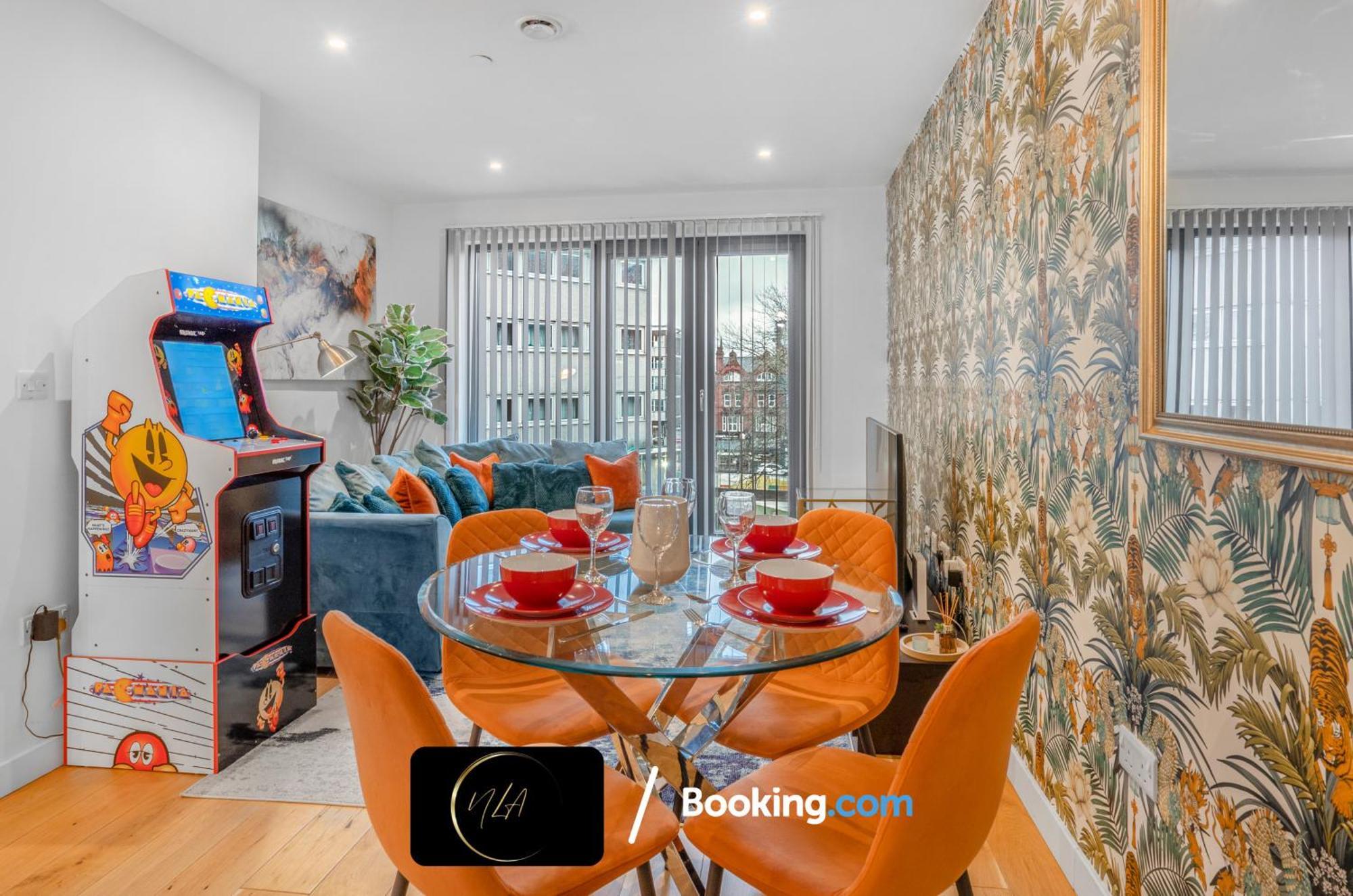 City Centre Apartment With Free Parking, 2 Bathrooms, Netflix And Wifi - Suitable For Contractors And Families - By Noor Luxury Accommodations Birmingham Bagian luar foto